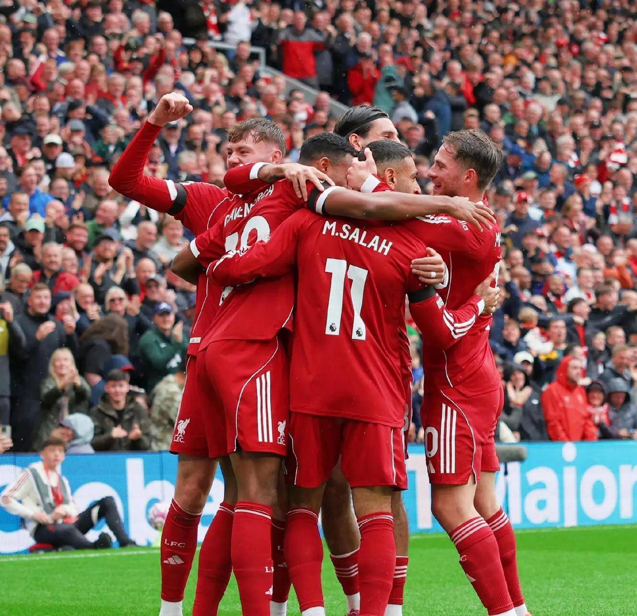 包含利物浦训练开放日，今晚豪取连胜引观众欢呼，葡超在即，训练强度显著提升的词条