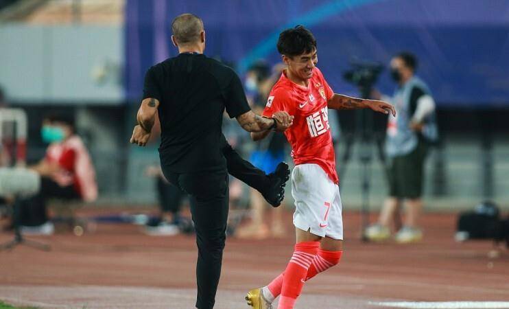 包含游泳夜战：皖江天虎队逆转岭南霹雳队，主帅临场妙招教练团队居功至伟的词条